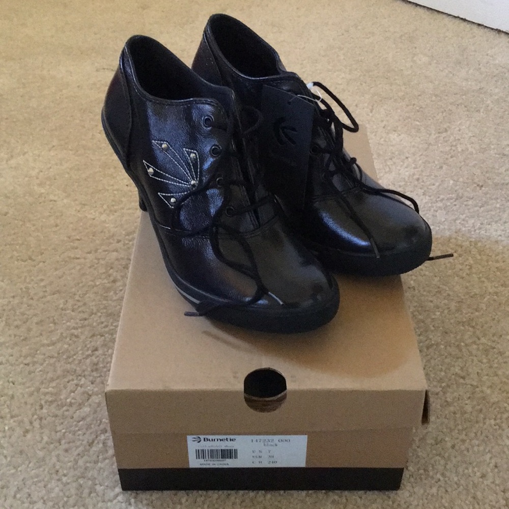 NWT Burnetie Shoes